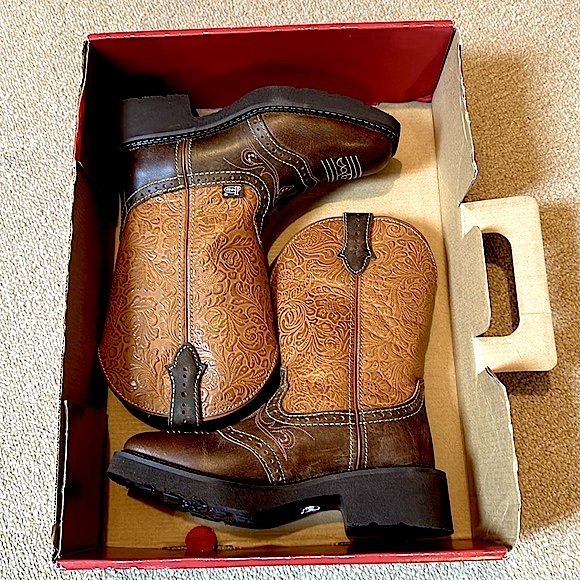 NEW! Justin Boots - women’s size 6 - embossed flowers - tan frenzy - Picture 13 of 14